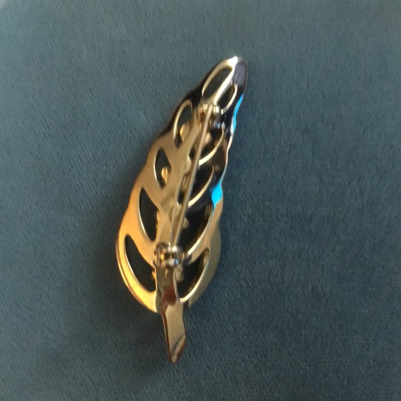 ⚡️FINAL PRICE⚡️ VTG Pearl Leaf Brooch - Picture 4 of 6